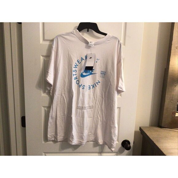 Nike Wmns Sportswear Sports Utility Lifestyle T-Shirt Women White XL FD4235‎ - Picture 1 of 2